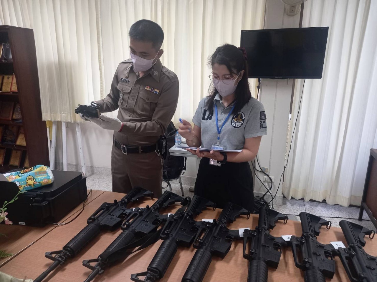 LINE_ALBUM_15 ก.พ.66 ตส.2 ตรวจปืน สภ.ด่านช้าง_๒๓๐๒๑๗_3