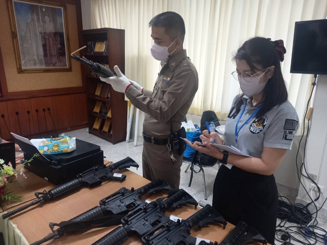 LINE_ALBUM_15 ก.พ.66 ตส.2 ตรวจปืน สภ.ด่านช้าง_๒๓๐๒๑๗_4